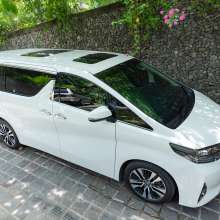 Rik 4164 - Luxury Car Rental Bali Indonesia