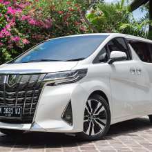 Rik 4194 - Luxury Car Rental Bali Indonesia